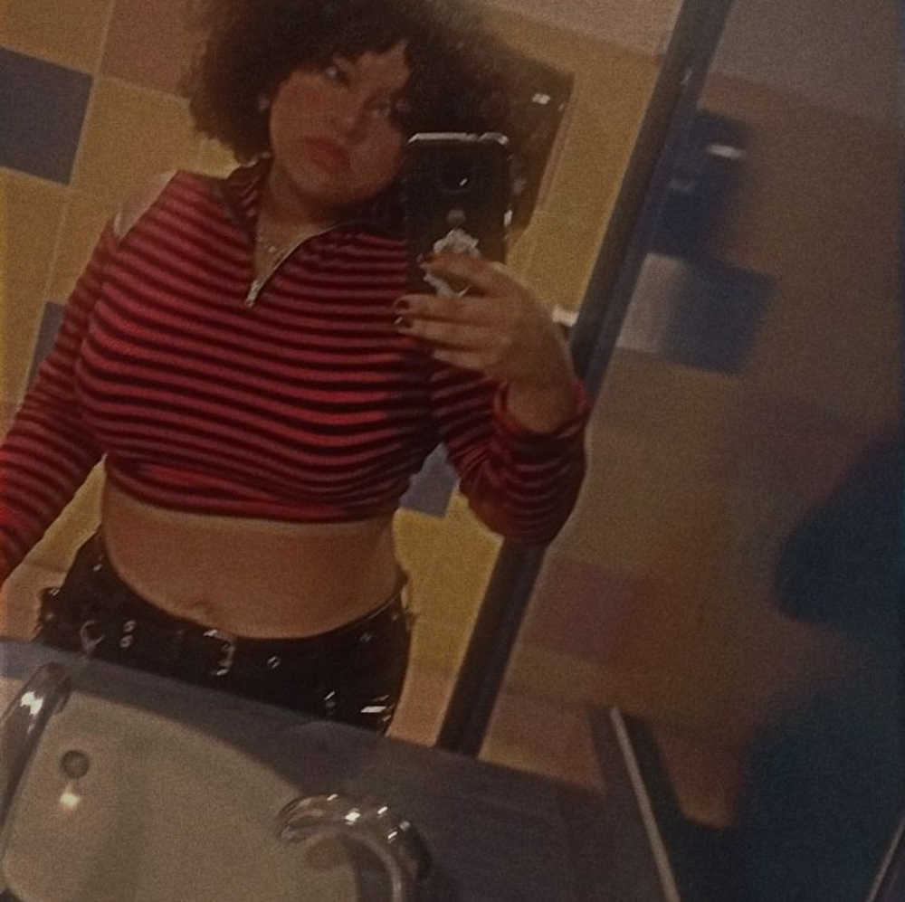 A crop top that is meant for size medium